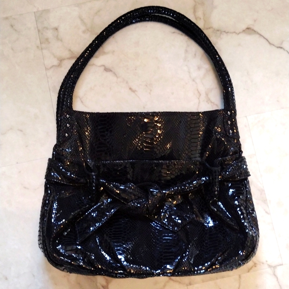 Perlina bow front purse.